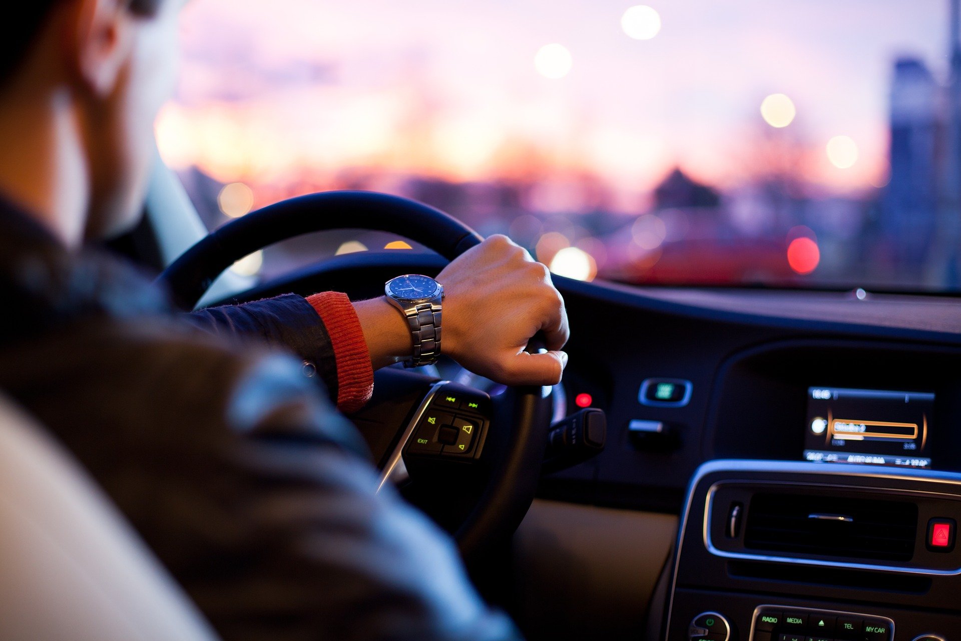 車で音楽が楽しめる ドライブ中におすすめのラジオ番組 無料のアプリでラジオを聴こう Radiko News ラジコニュース